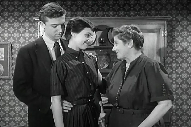 Dora with fiancee Sammy and Molly Goldberg